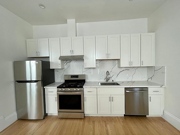 2nd image of 2572 California St APT 4