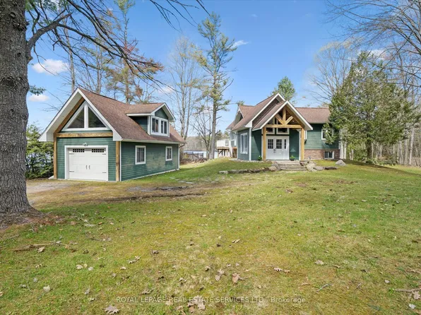 1383 Moon River Rd, Muskoka Lakes, ON P0C 1A0