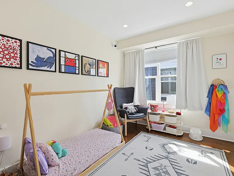13 Ruthven St #3 — Photo 11