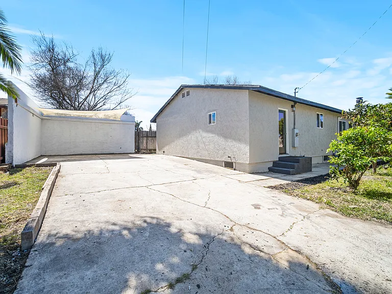 223 Emerson St — Photo 27