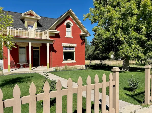 90 S Main St, Spring City, UT 84662