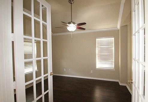 1st image of 2041 Camelot Dr