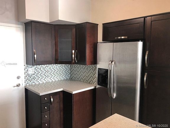 2nd image of 2121 N Bayshore Dr APT 407