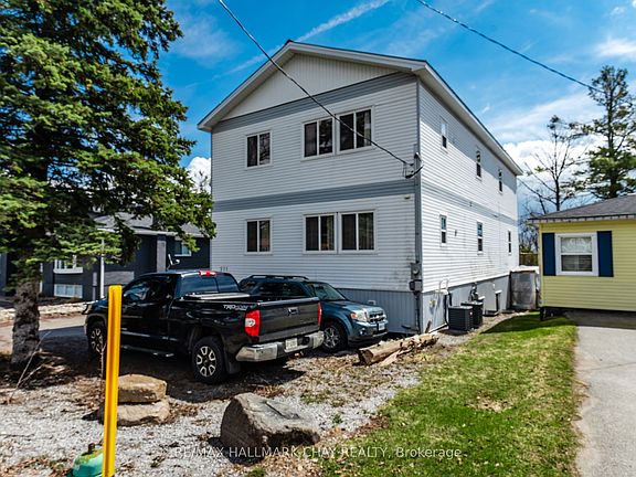 2nd image of 371 Barrie Rd