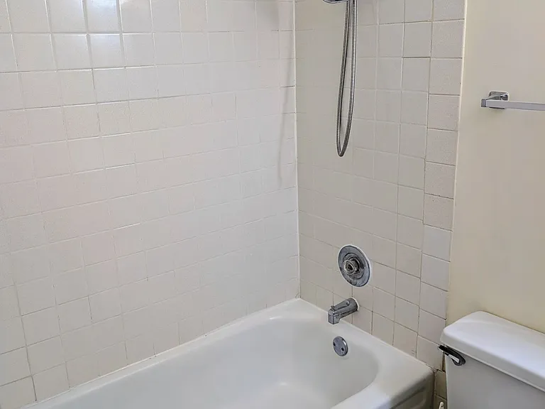 353 W Hawthorne Cir — Photo 9