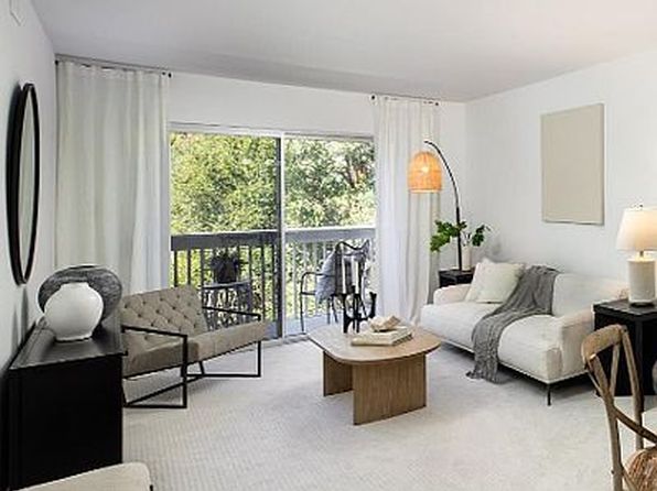 675 Sharon Park Dr APT 322