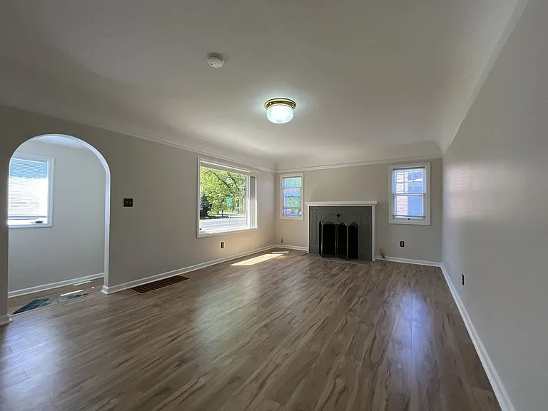 2417 N Rosa Parks Way — Photo 15