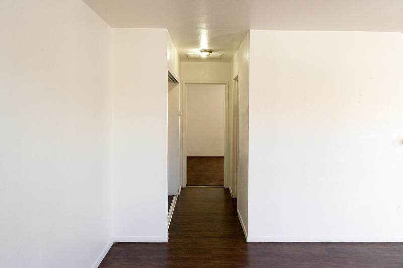 2nd image of 4765 Thunderbolt Ave APT 04