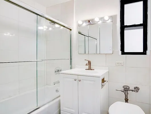 Rented by Avenues Real Estate | media 32