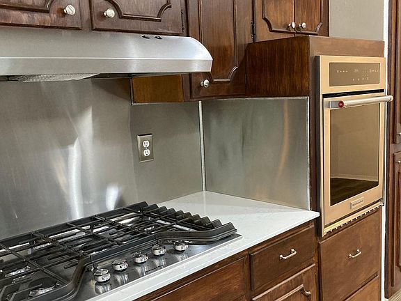 3rd image of 3204 Yellowstone Dr