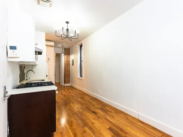 111 Dupont Street image 5 of 15