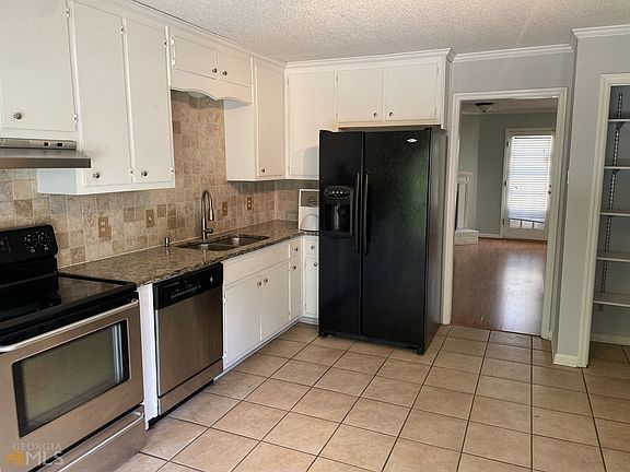 2nd image of 156 Brighton Ct