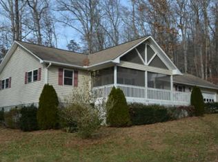 105 Deerbrook Aly, Hayesville, NC 28904