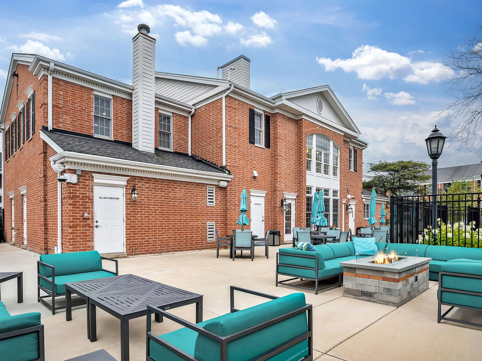 Versailles on the Lakes Oakbrook* — Photo 4