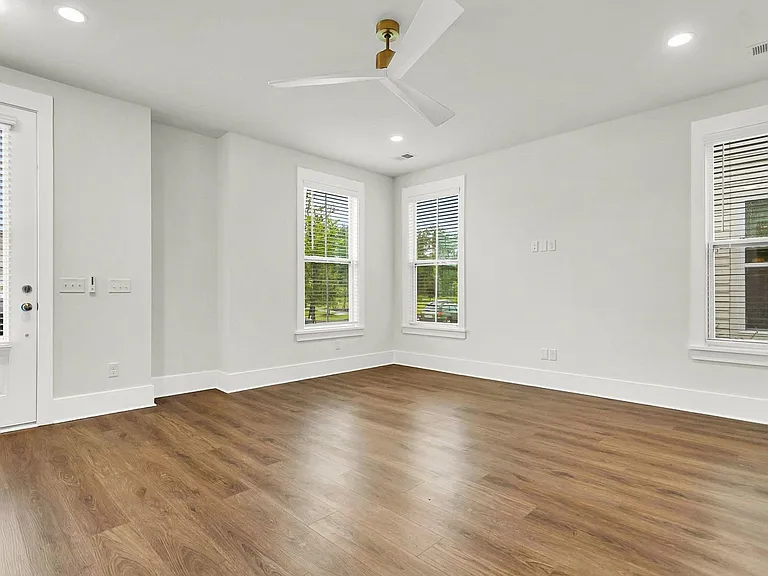 254 Symphony Ave — Photo 10