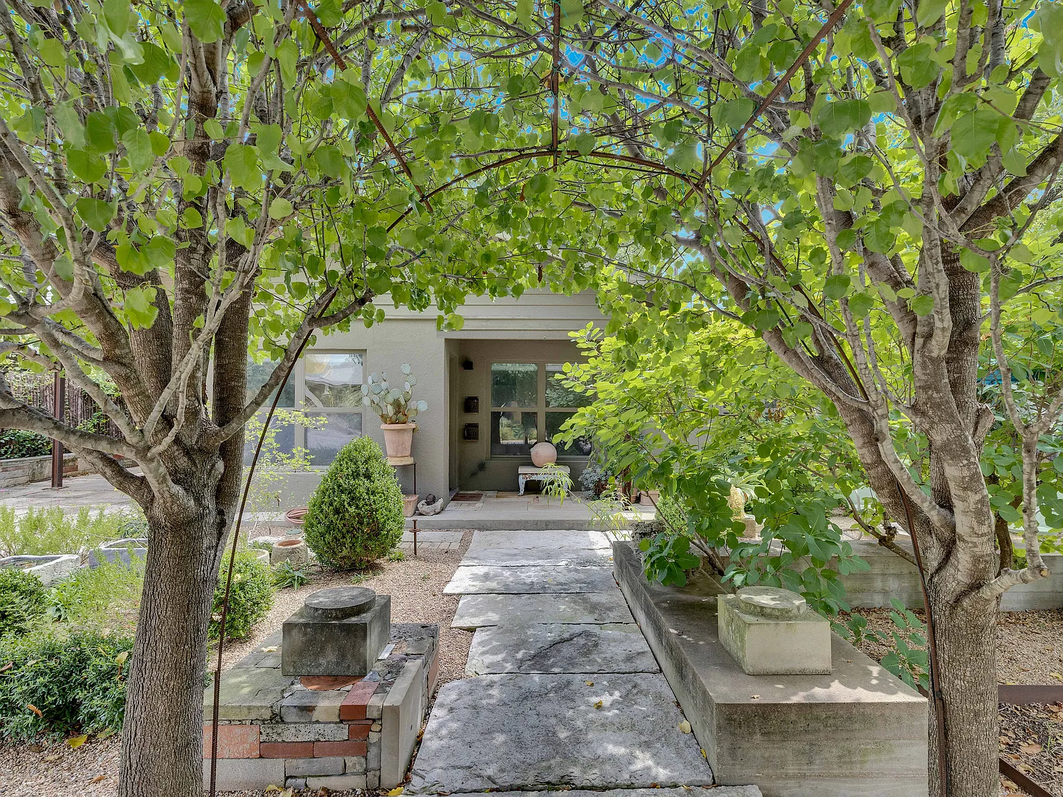 3 bed, 1032 sqft, $2,650 — Photo 3