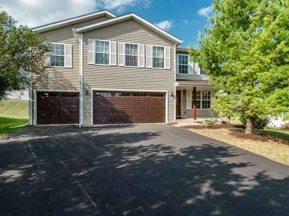671 Merrion Rd, Roscoe, IL 61073