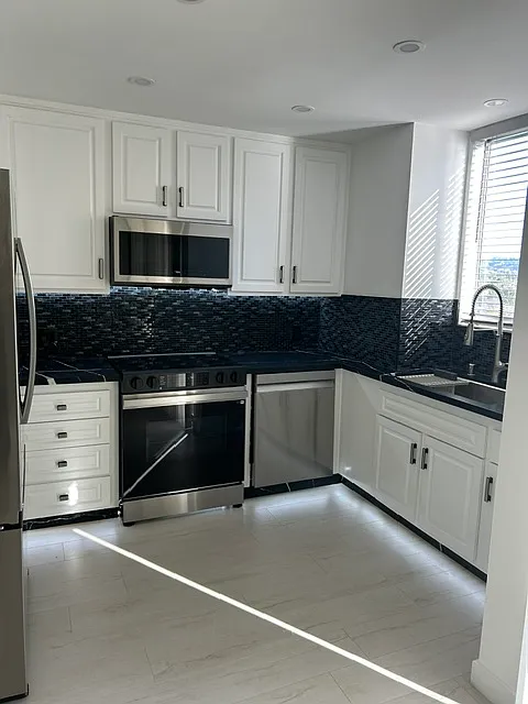 1 bed, 1.5 bath, 900 sqft, $4,200 — Photo 3