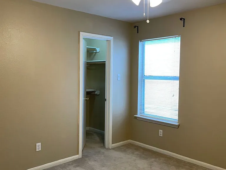 2400 Riddle Rd #B — Photo 27