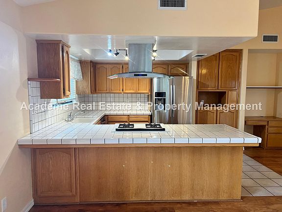 4th image of 3653 Campbell Ln