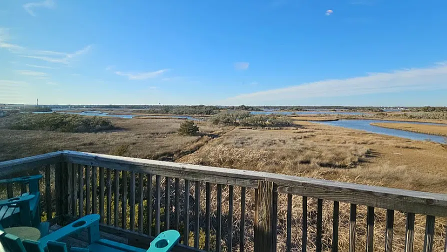 3 bed, 2.5 bath, 1840 sqft, $2,700 — Photo 3