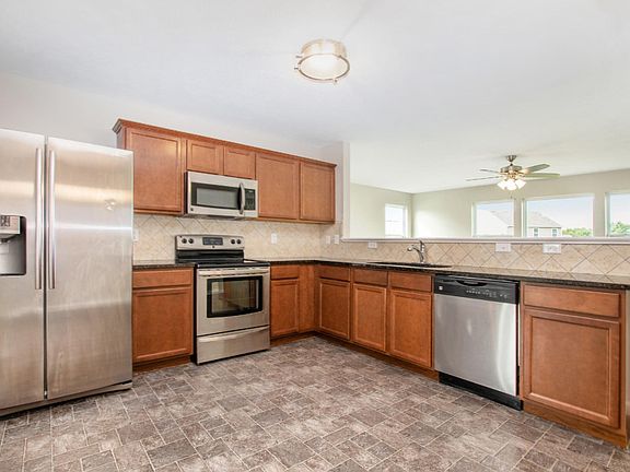 3rd image of 6284 Greenview Dr