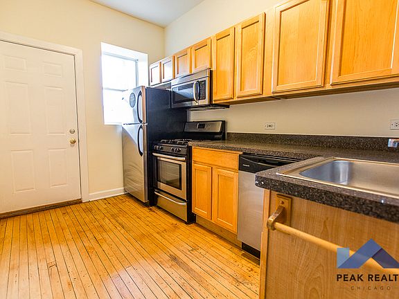 3rd image of 1143 W Waveland Ave APT 2R