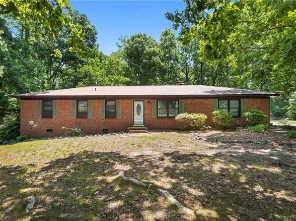 3622 Lower Lake Rd, Thomasville, NC 27360