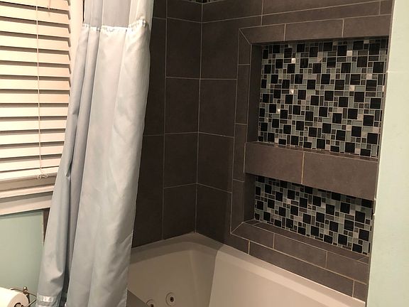 3rd image of 369 Brentwood Dr
