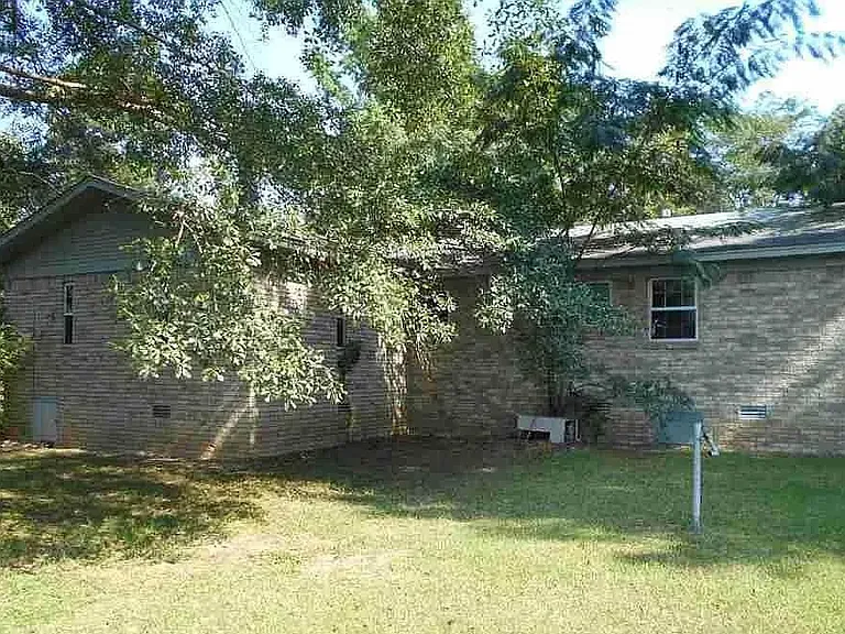 107 Grant 446 — Photo 92