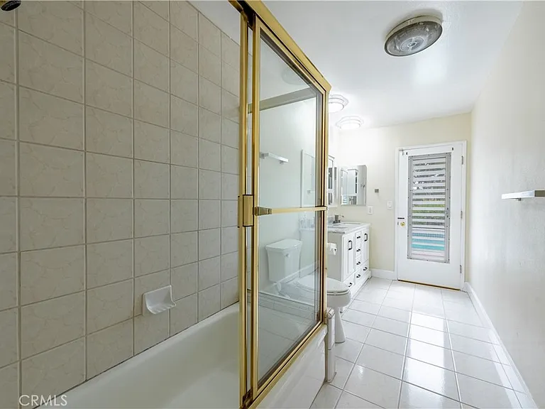 24221 Hatteras St — Photo 37