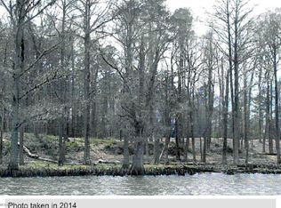 105 Neuse Landing Dr, New Bern, NC 28560