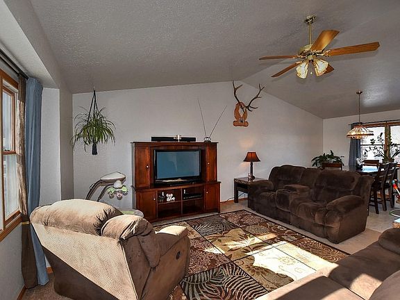 3rd image of 722 Goodrich Ct
