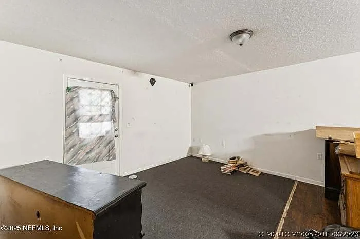 3 bed, 2.0 bath, 1109 sqft, $1,413 — Photo 3
