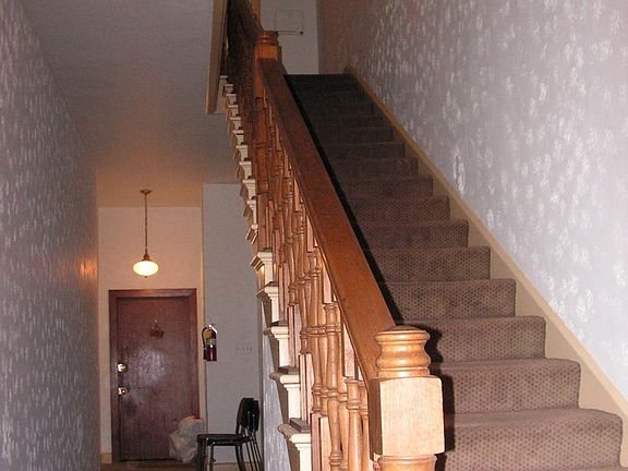 Main Stairway to Upper Level