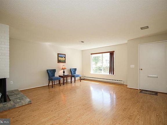 4th image of 15411 Bassett Ln #24-C