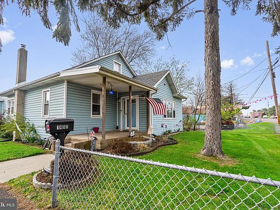 3rd image of 1452 Street Rd