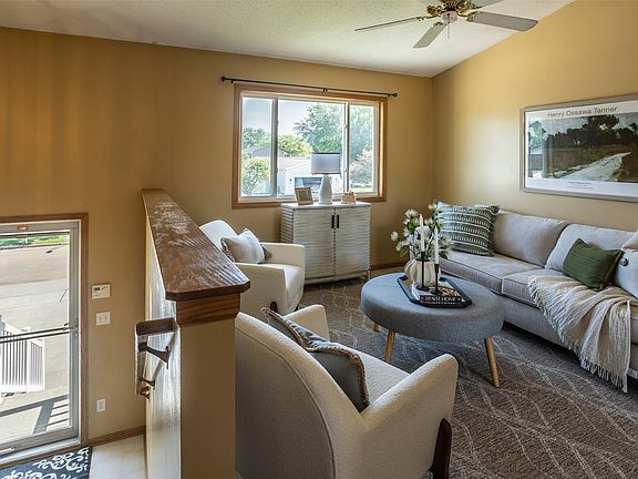 3rd image of 510 SE Aster Ct