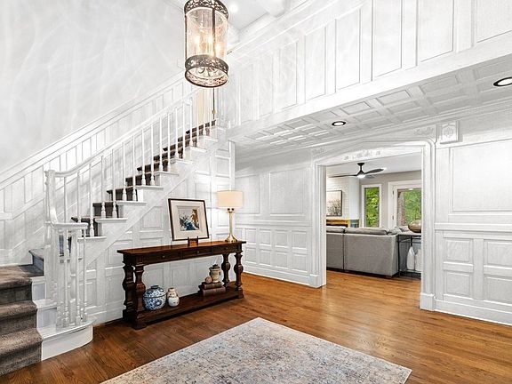 Design idea! Virtually painted wainscoting in the