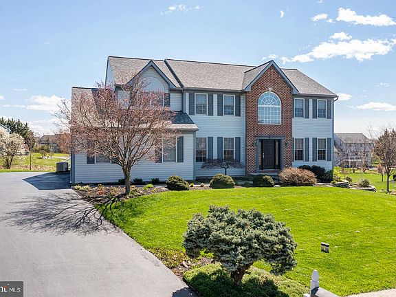 3rd image of 110 Orchard View Dr