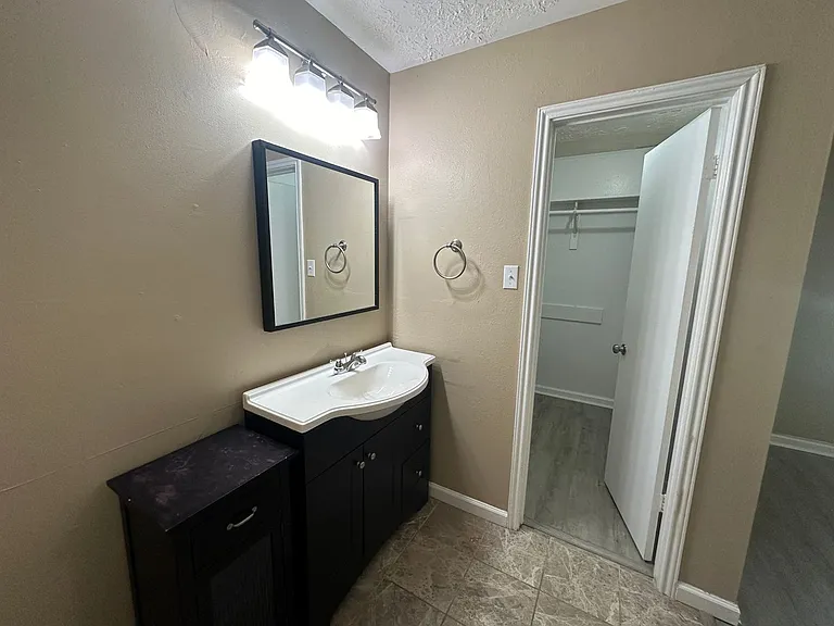4045 Cavalry Dr — Photo 32