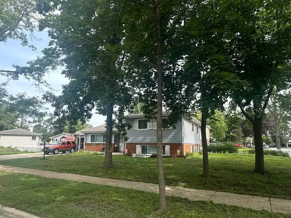 403 N 6th Ave, Addison, IL 60101
