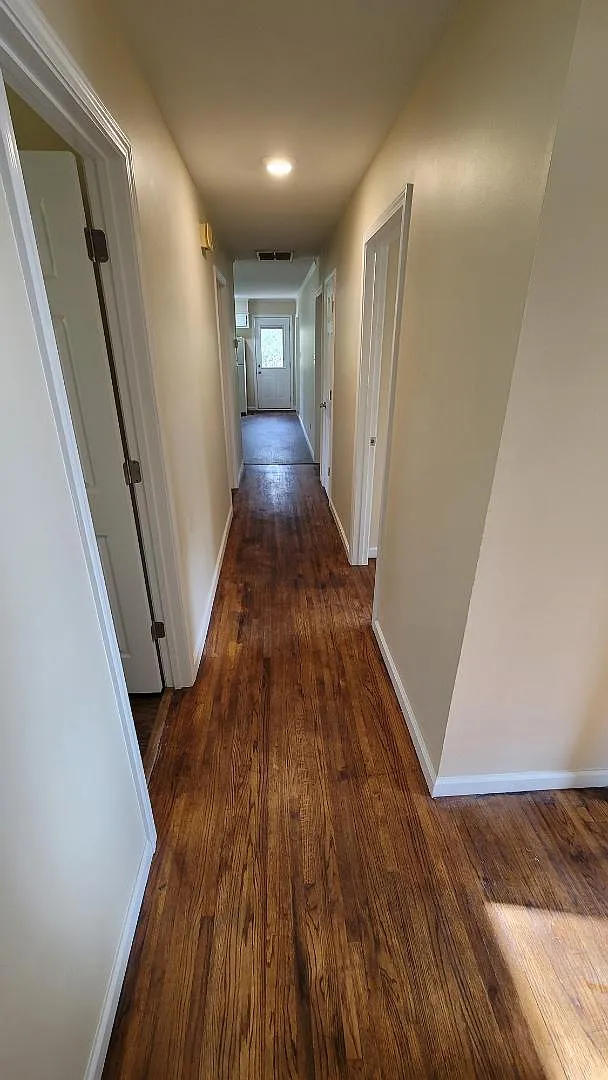 719 Rose Dr — Photo 3