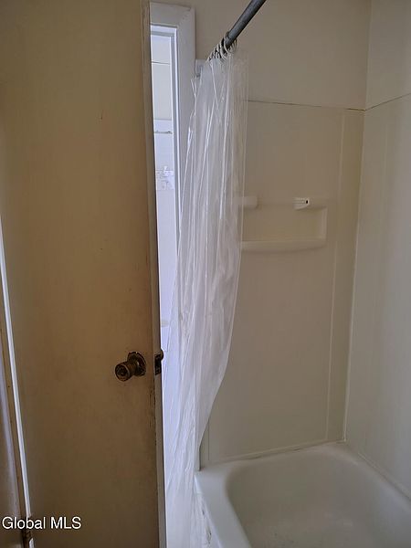 5th image of 137 Union Street