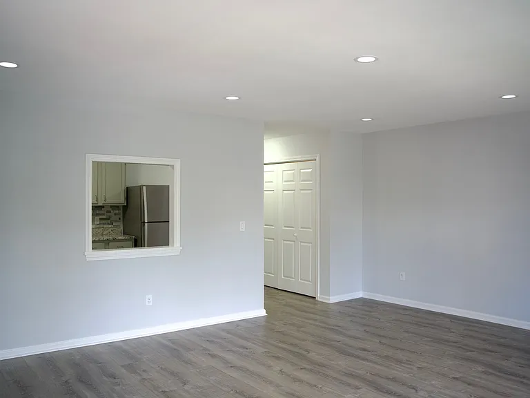 97 W River St — Photo 11