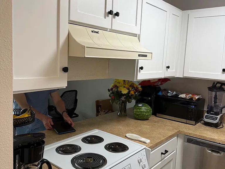 Kitchen with newly installed kitchen range, new kitchen cabinet doors self closing, dishwasher,garbage disposal