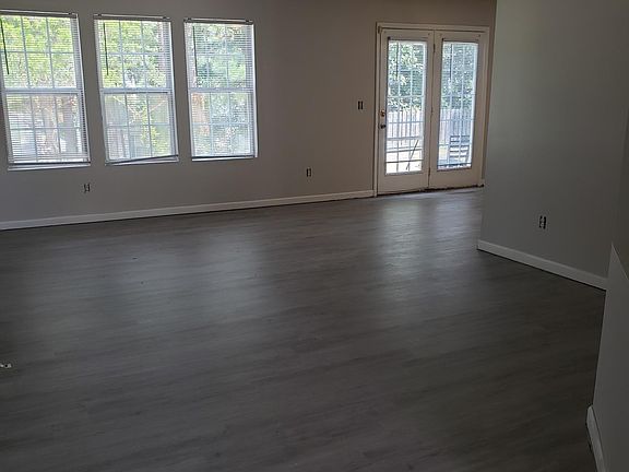 4th image of 410 Sapphire Dr