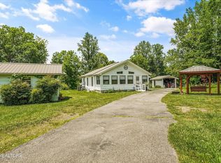127 Mountain Rd, Oliver Springs, TN 37840