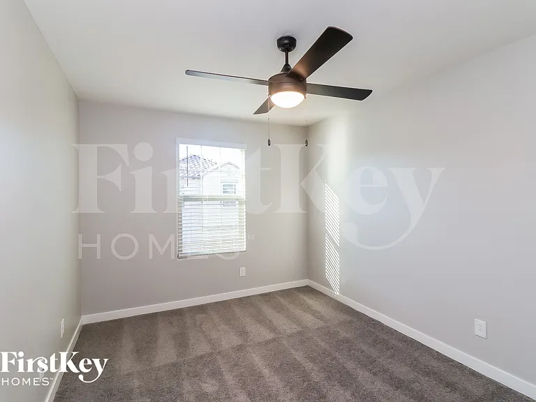 2927 N Athena — Photo 16