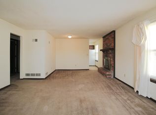 11002 NW Crooked Rd APT A, Parkville, MO 64152